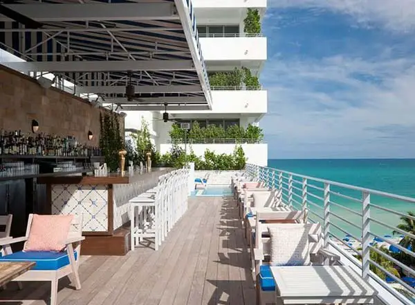 Bar en la azotea Ocho en Soho Beach House en Miami