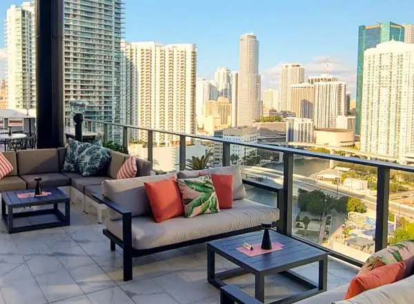 Bar en la azotea Rosa Sky Rooftop en Miami