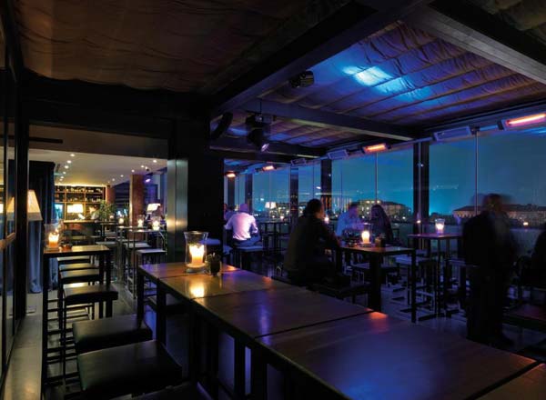 Bar en la azotea Sense Hotel Rooftop Bar en Sofía