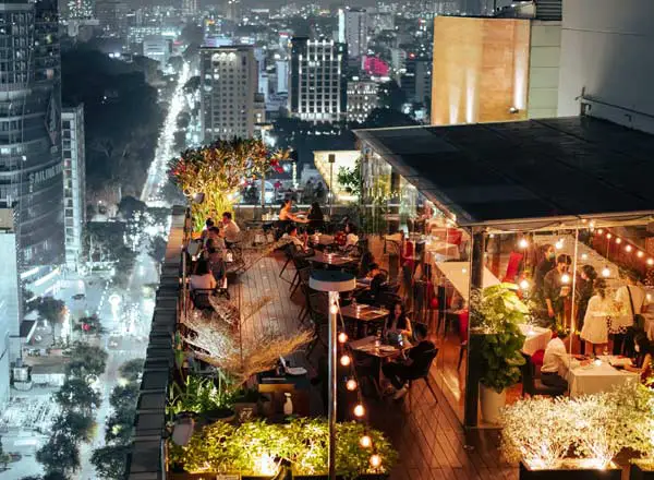 Bar en la azotea Shri Restaurant and Lounge en Ho Chi Minh