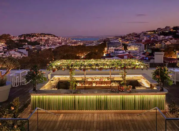 Bar en la azotea Sky Bar de SEEN en Lisboa
