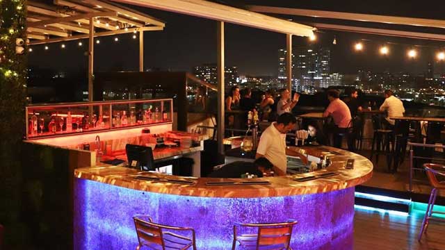 Bar en la azotea StorX Sky Lounge en Ciudad de Panamá
