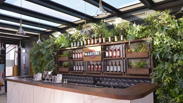 Bar en la azotea Terrazza Martini en Milán