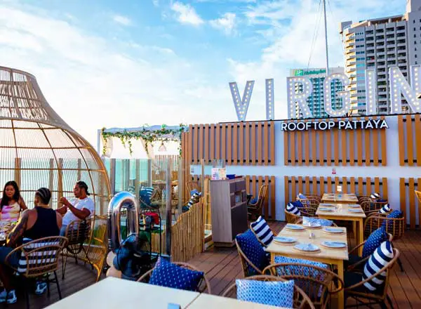 Bar en la azotea Virgin Rooftop Pattaya en Pattaya