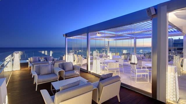 Rooftop bar Belvue Rooftop Bar en Amàre Marbella Beach Hotel en Marbella