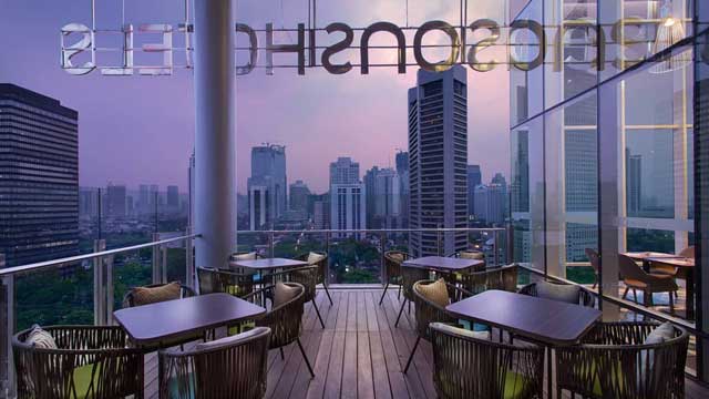Bar en la azotea SKYLOFT en All Seasons Hotel en Yakarta