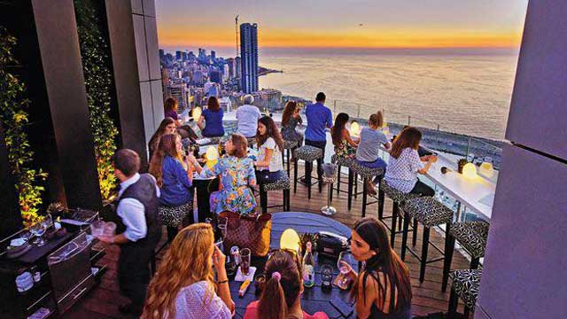 Bar en la azotea, nivel 26, en el hotel Four Seasons de Beirut