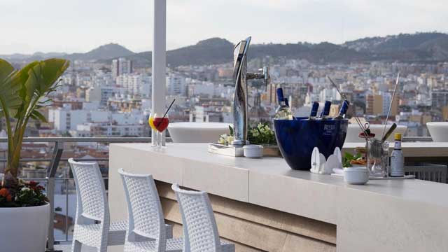 Rooftop bar AC Hotel Málaga Palacio en Málaga