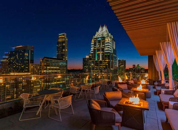Bar en la azotea Azul Rooftop en The Westin Austin Downtown en Austin