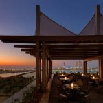 Bar en la azotea Azura Panoramic Lounge en Abu Dhabi