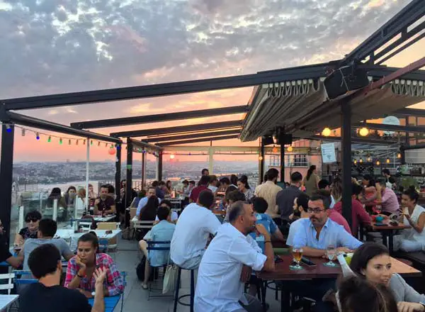 Bar en la azotea Balkon Restaurant and Bar en Estambul