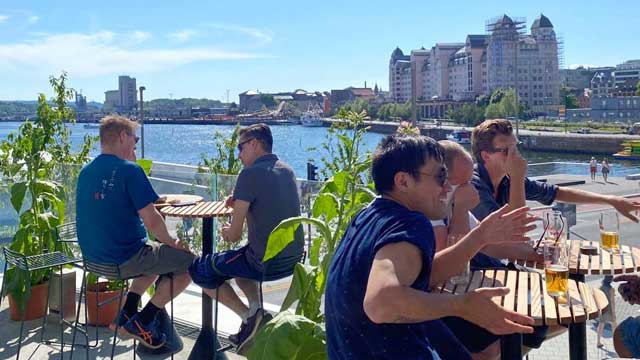 Bar en la azotea Centropa en Oslo