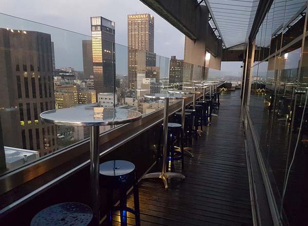 Bar en la azotea Elevate en Johannesburgo