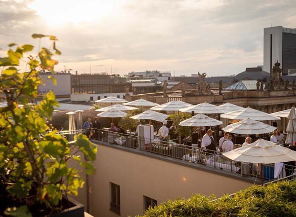Bar en la azotea The Rooftop Terrace en el Hotel de Rome en Berlín