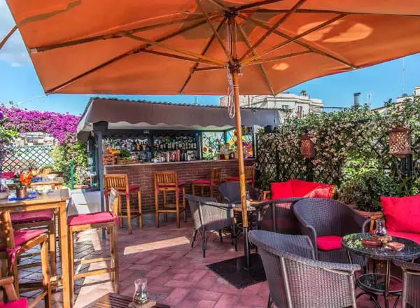 Bar en la azotea Hotel Forum Rooftop en Roma