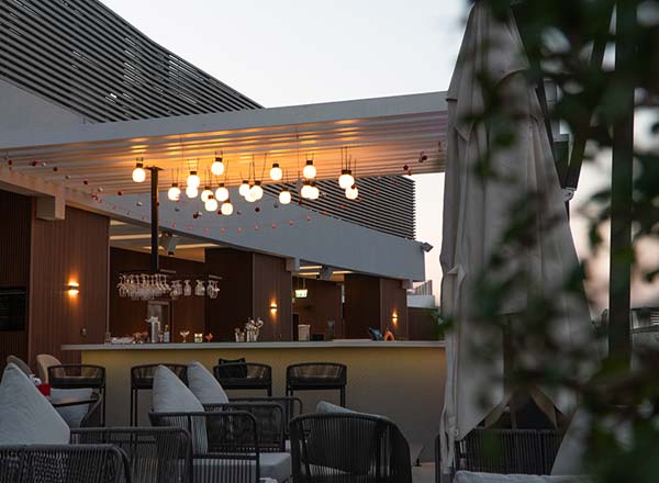 Bar en la azotea Level HYP Rooftop Lounge en Dubái