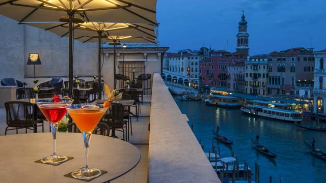 Bar en la azotea La Terrazza Bar en H10 Palazzo Canova en Venecia