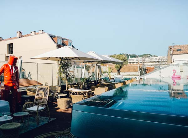 Bar en la azotea Le Roof en el hotel Five Seas de Cannes