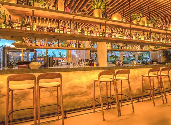 Bar en la azotea MILA en Miami