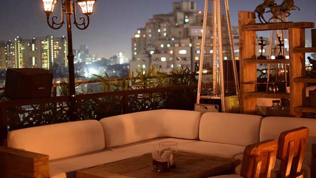 Bar en la azotea Raise The Bar Rooftop en Nueva Delhi