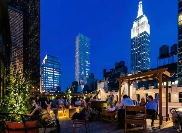 Bar en la azotea Refinery Rooftop en Nueva York