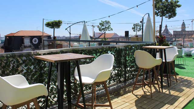 Bar en la azotea RoofTop Sta. Catarina en Oporto
