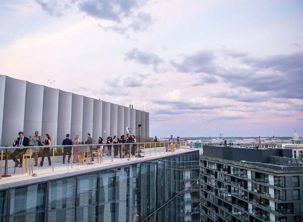 Bar en la azotea Summit the Rooftop at Conrad en Washington DC