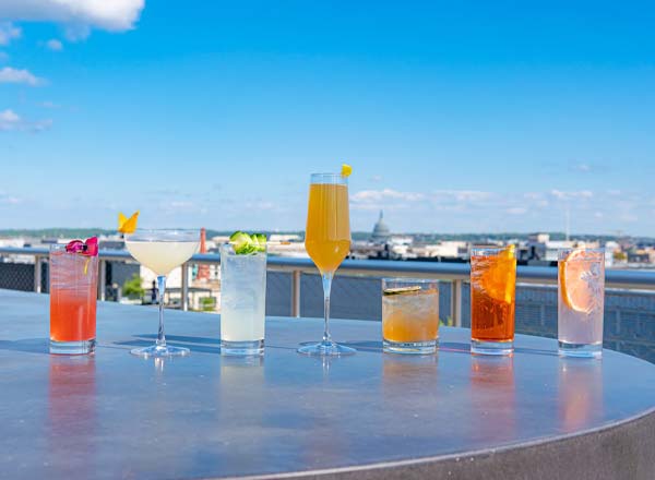 Bar en la azotea Summit the Rooftop at Conrad en Washington DC