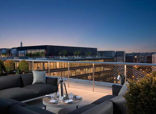Bar en la azotea Summit the Rooftop at Conrad en Washington DC