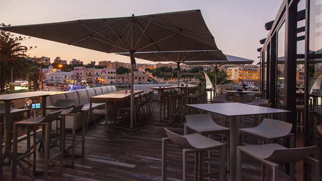 Bar en la azotea The Rooftop en Hugo's Terrace en Malta