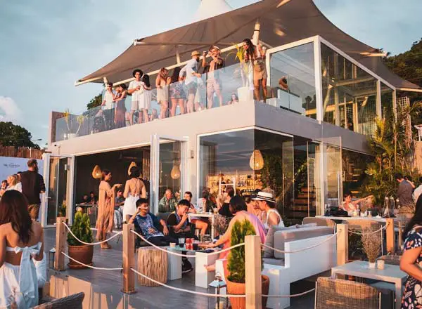 Bar en la azotea The Sundeck Phuket en Phuket