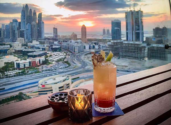 bar en la azotea veintitrés en Dubai