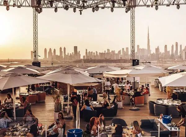 Bar en la azotea WHITE Dubai en Dubai