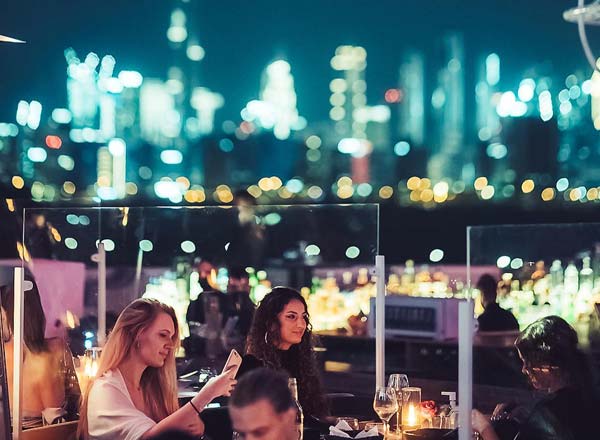 Bar en la azotea WHITE Dubai en Dubai